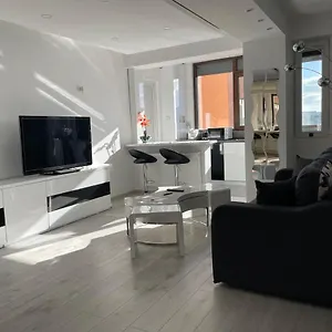 דירה Luxury Two Militari M3, בוקרשט