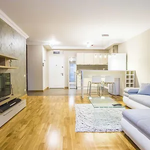 דירה Incity Premium Garden Stay-Central Apartments &Private Terrace, בוקרשט